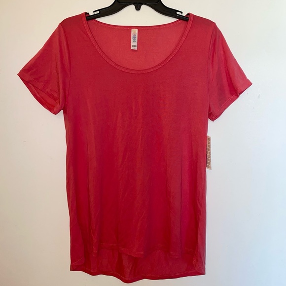 LuLaRoe Tops - Lularoe Classic T Size: Medium High Low Short Sleeve T-Shirt (NEW WITH TAGS)